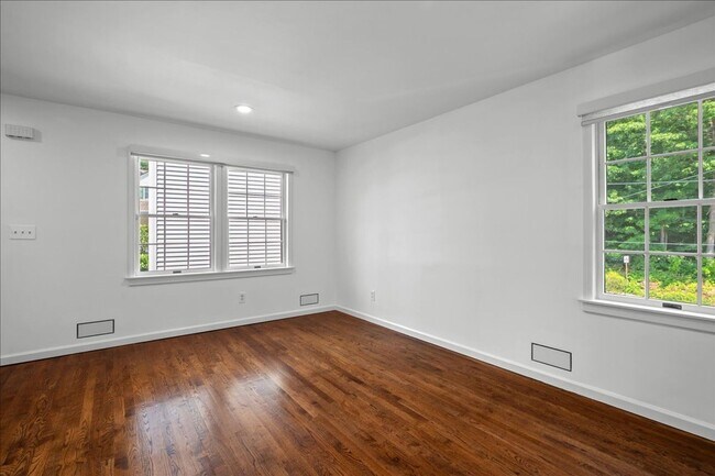 Building Photo - Lakeside Drive HOA