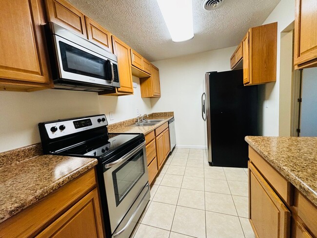 Building Photo - *Available Now - 4 and 3 Person Rates Avai...