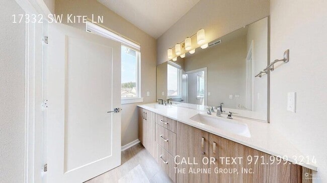 Building Photo - 17332 SW Kite Ln