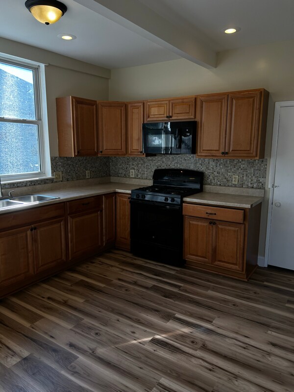 Building Photo - 361 Warren Ave