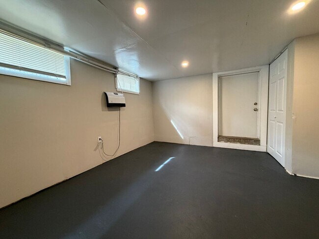 Building Photo - 1307 Forest Ave