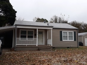 Building Photo - 215 S Berry St