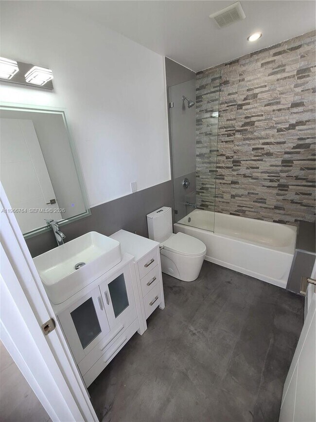 Building Photo - 825 Michigan Ave