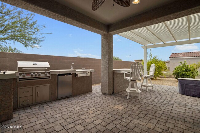 Building Photo - 17863 W Hiddenview Dr