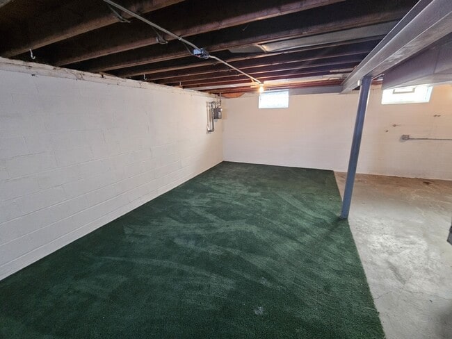 Building Photo - 4445 E 154th St