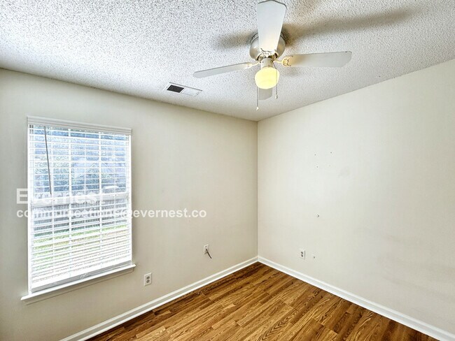 Building Photo - 9299 Grove Manor Dr