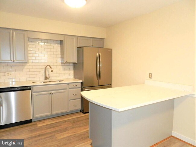 Building Photo - 300 Claiborne Ave