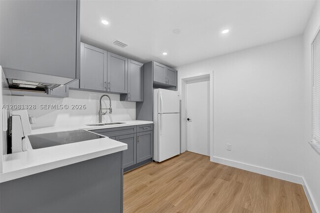 Building Photo - 4750 SW 66th Terrace
