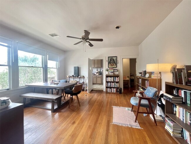 Building Photo - 418 Branard St