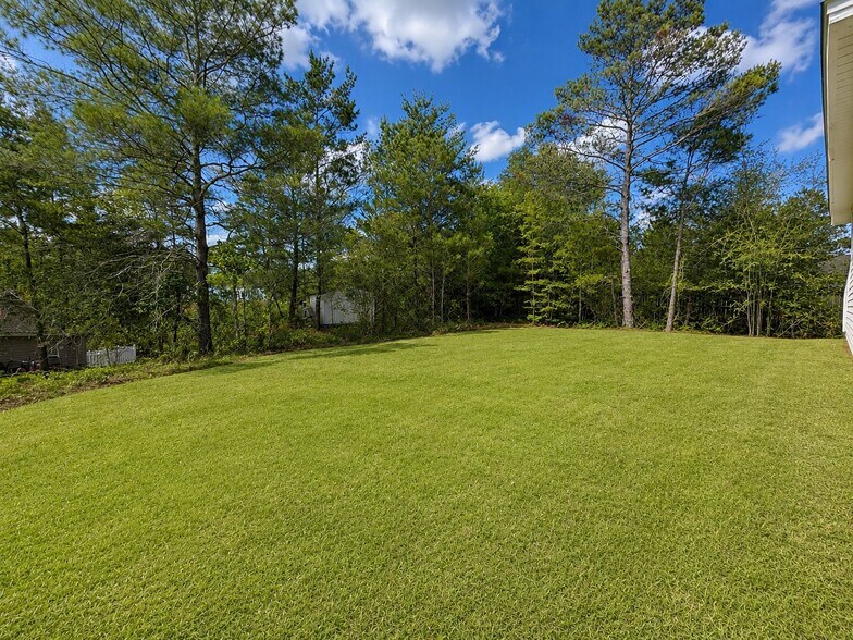 Building Photo - 135 Tiger Lily Ln
