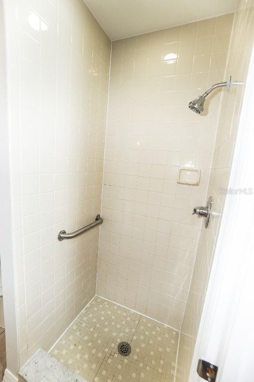 Building Photo - 124 Lakeview Dr