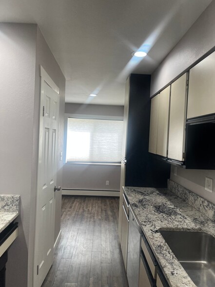 Building Photo - 2600 Parklake Ct
