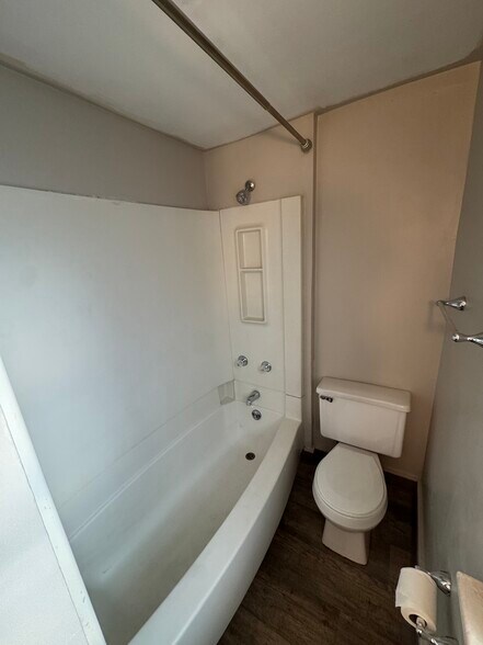 Building Photo - 58 Caledonia St NE