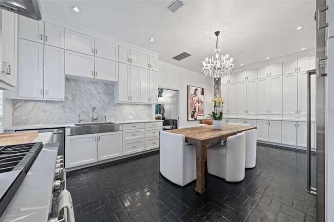 Building Photo - 3301 W Morrison Ave