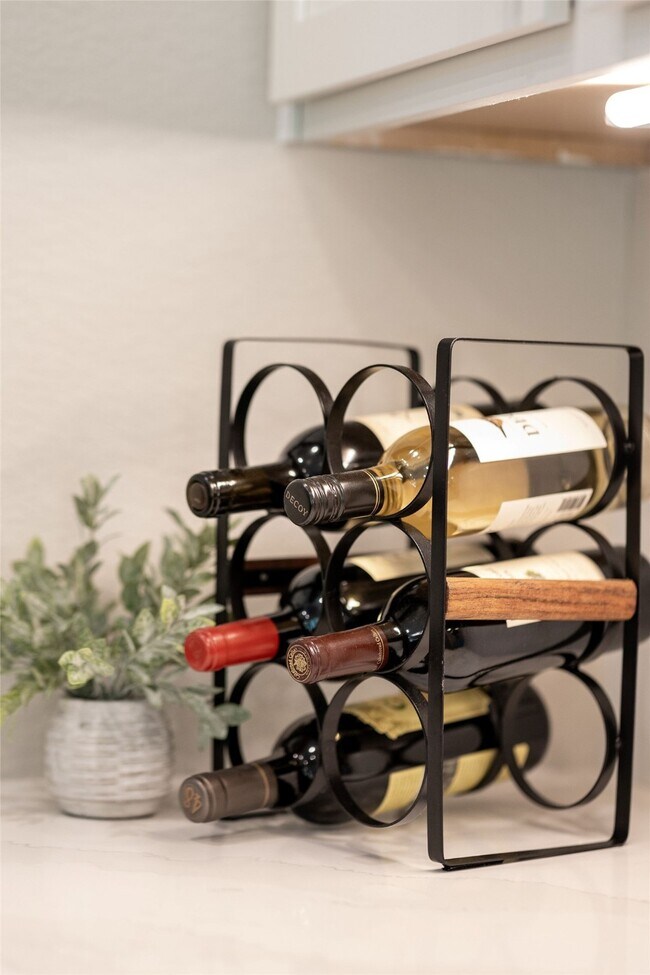 Building Photo - 10332 Rainbow Cove Ln