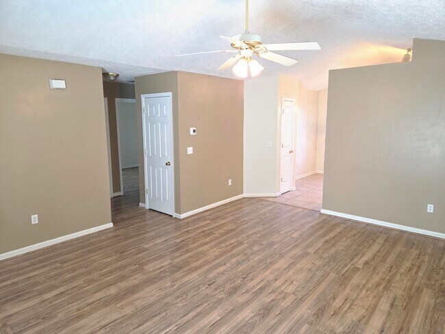 Building Photo - 209 Lucille Dr