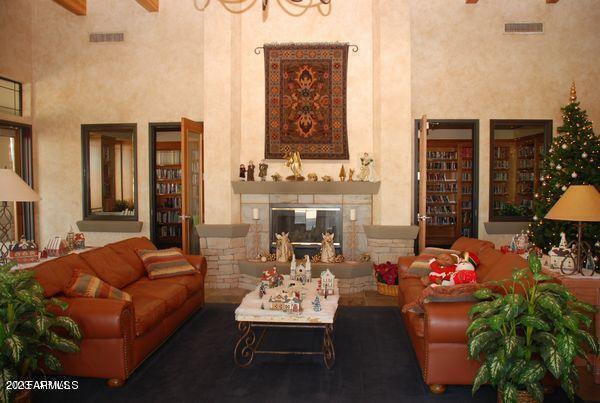 Building Photo - 1402 E Cherry Hills Dr