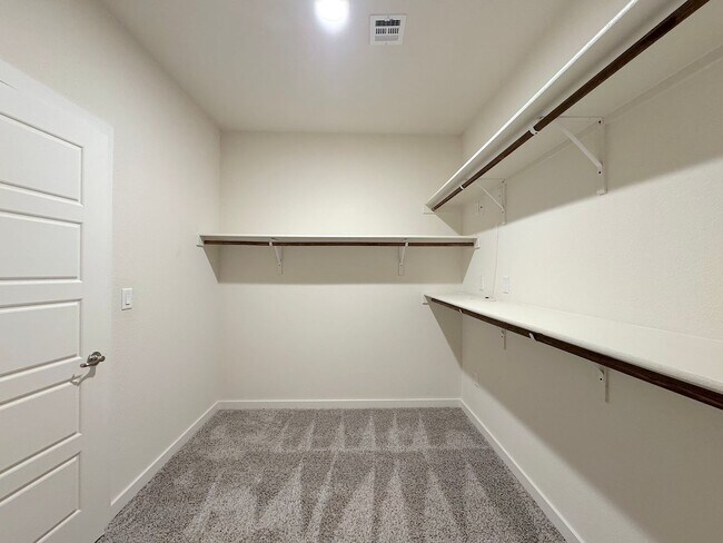 Building Photo - East El Paso 4 bed 2 Bath Refrig A/C!