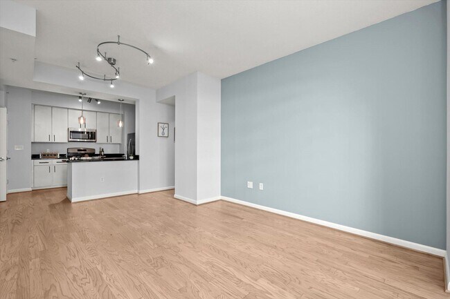 Building Photo - 1001 L St NW