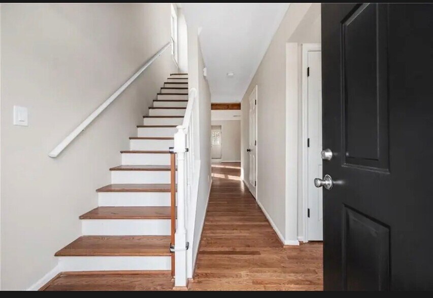 Building Photo - 3854 Meadow Creek Dr
