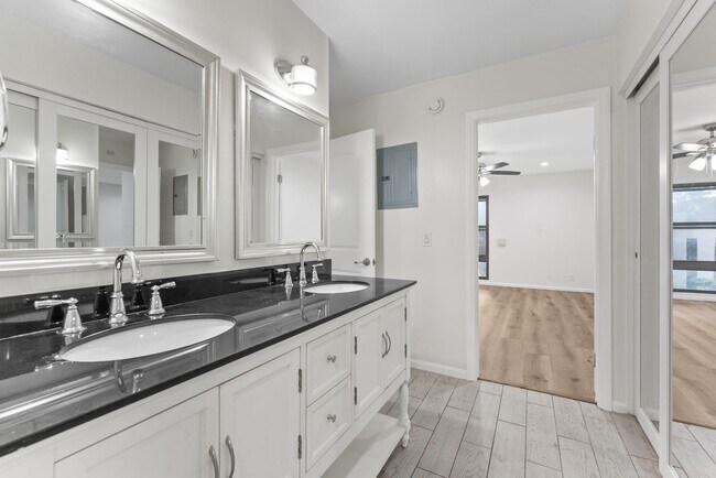 Building Photo - 8650 Gulana Ave