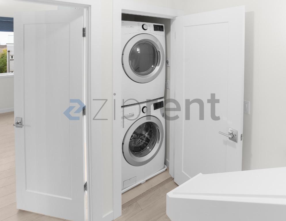 Building Photo - Unit C