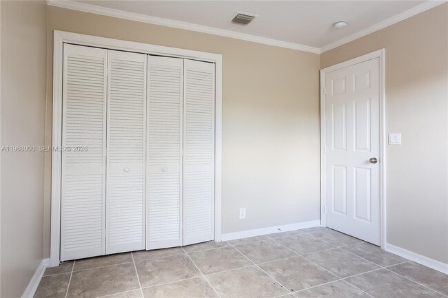 Building Photo - 848 Arlington Dr