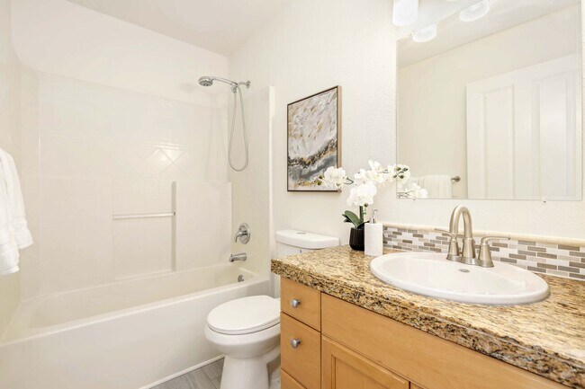 Building Photo - Must-see property that still feels brand new