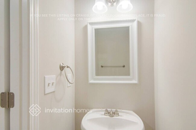 Building Photo - 914 Ujamaa Dr