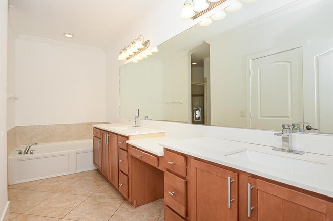 Building Photo - 3929 Sabal Way