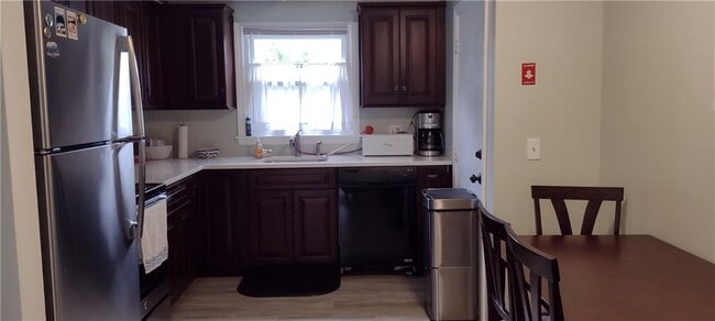 Building Photo - 4 Almy Ct