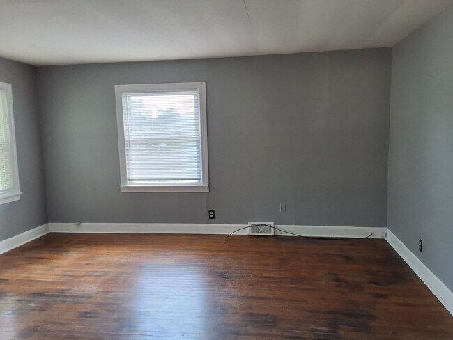 Building Photo - Comfy 3 Bed, 1 Bath
