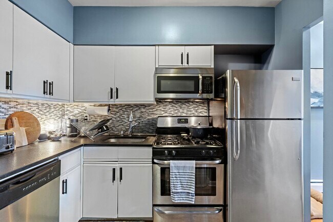 Building Photo - 935 Park Ave