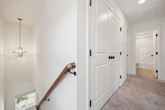 Building Photo - 2804 Cannada Ave