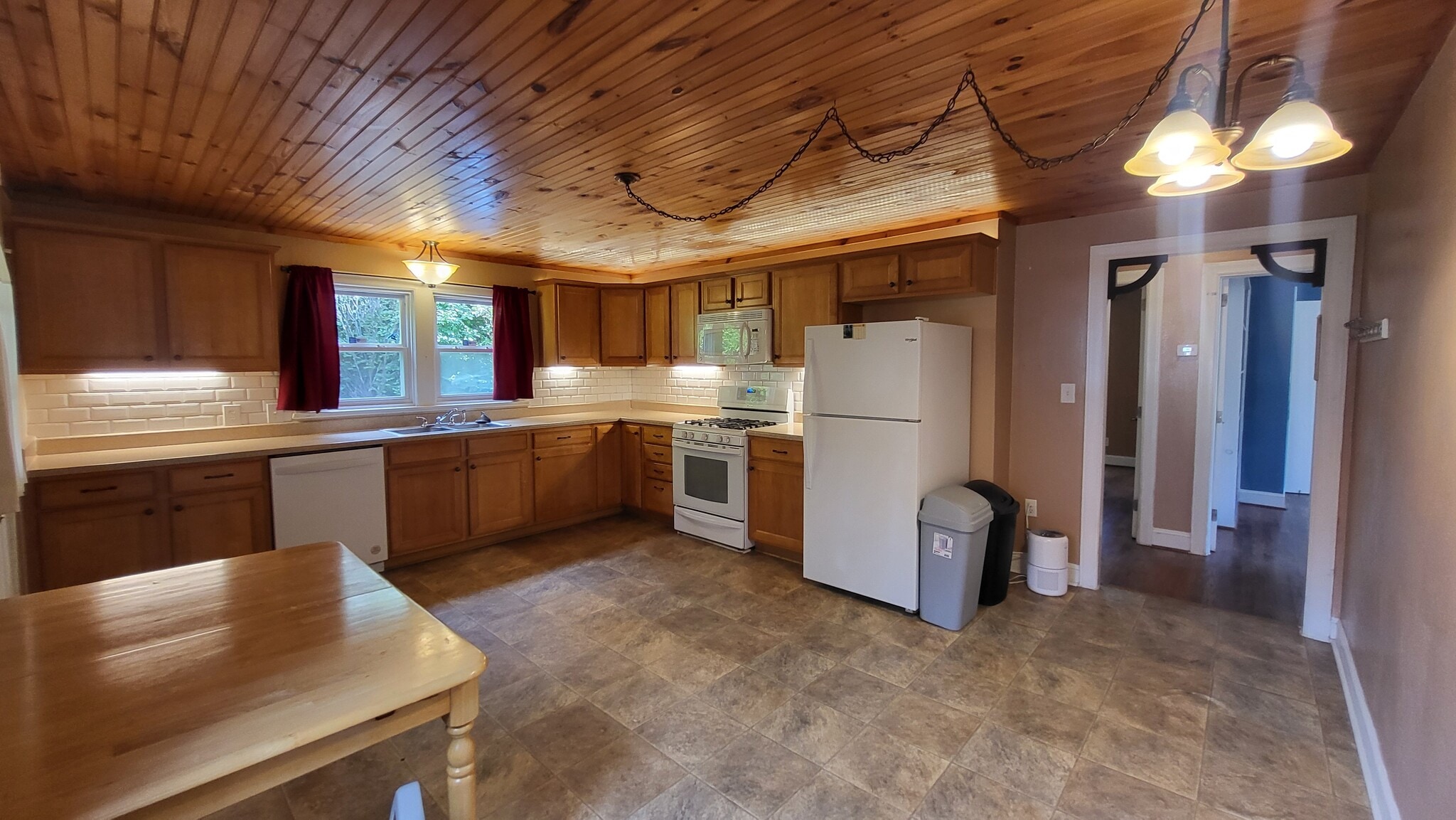 Kitchen with backspash, undercap and overcab lighting - 116 Faw Rowland St