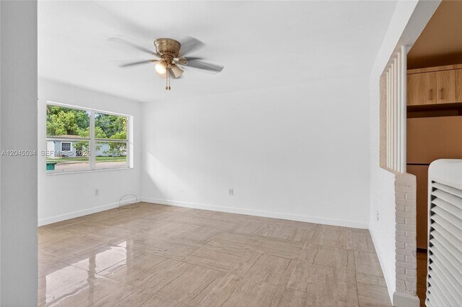 Building Photo - 1350 NE 149th St