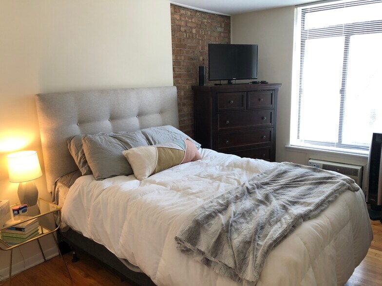 Bedroom - 1750 N Mohawk St