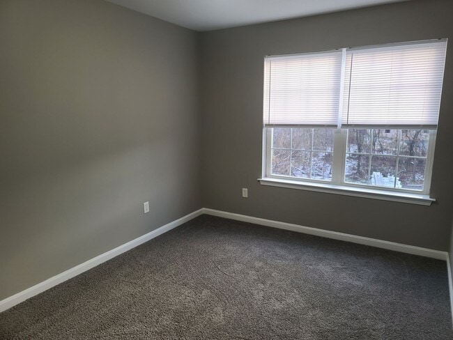 Building Photo - 3 bedroom,  2 1/2 bath town home in Waynesboro PA