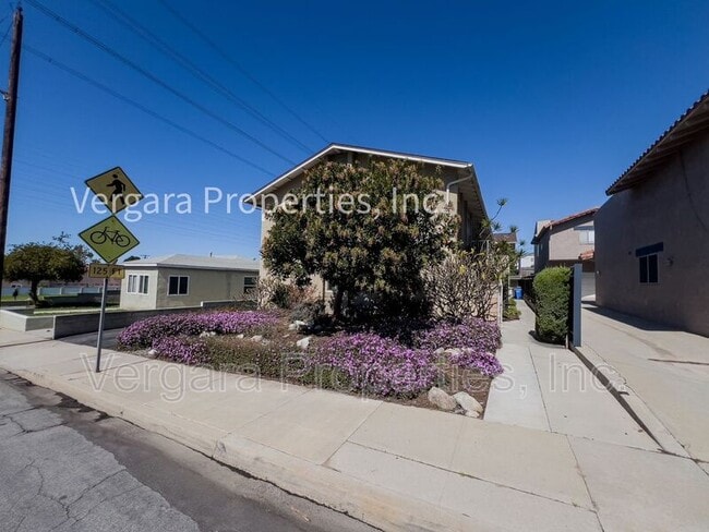 Building Photo - 2513 Ruhland Ave