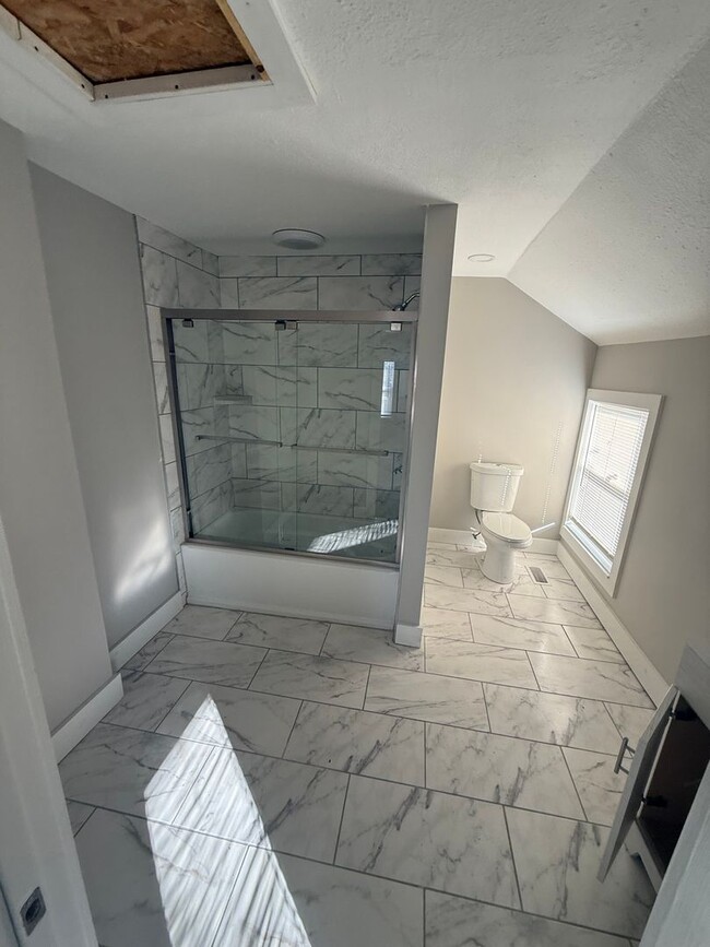 Building Photo - Beautifully Remodeled 3 Bedroom, 3 Bath Home for Rent!