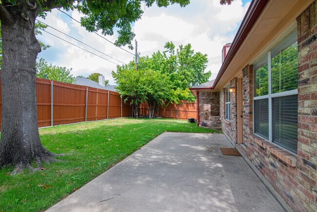Building Photo - 6718 Valley Branch Dr