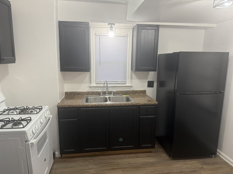 Building Photo - 3938 E 177th St