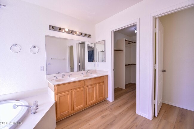 Building Photo - 8807 W Wedgewood Dr