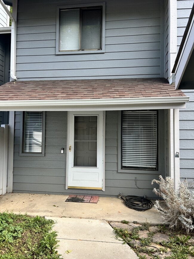 Building Photo - 3500 Rolling Green Dr