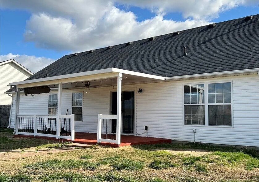 Building Photo - 12013 Lewis Dr