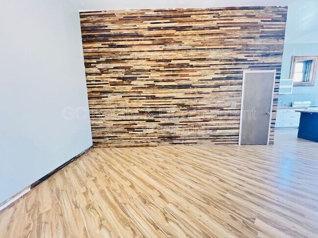 Building Photo - 3336 S Lituanica Ave