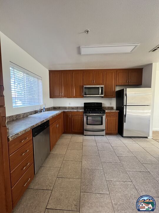 Building Photo - 1160 Rosas St