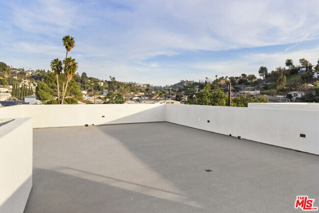 Building Photo - 3210 Verdugo Rd
