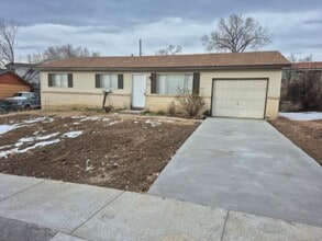 Building Photo - Single Family Home