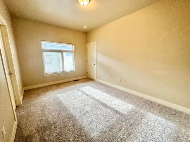 Building Photo - 712 W Laurel St